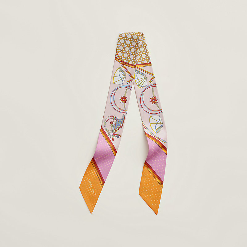 Twilly 《折畳み式幌の馬車》 | Hermès - エルメス-公式サイト Twilly 《折畳み式幌の馬車》 | Hermès - エルメス-公式サイト